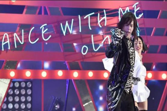 Sign o'the times: K-pop idol emerges from decades past
