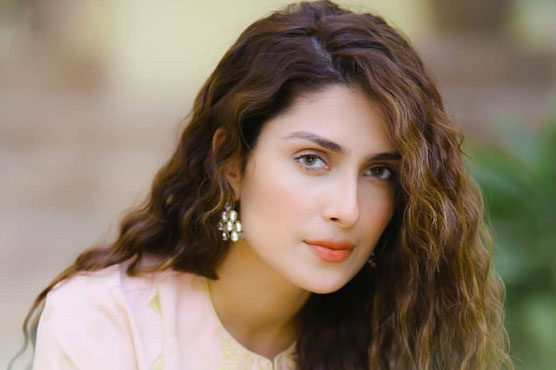 Ayeza Khan shares words of wisdom for fellow showbiz stars