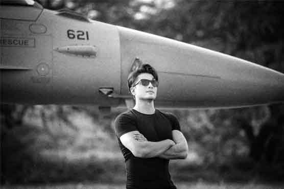 Ali Zafar releases 'Mein Ura' to pay tribute to 'warriors in the air' on Defence Day