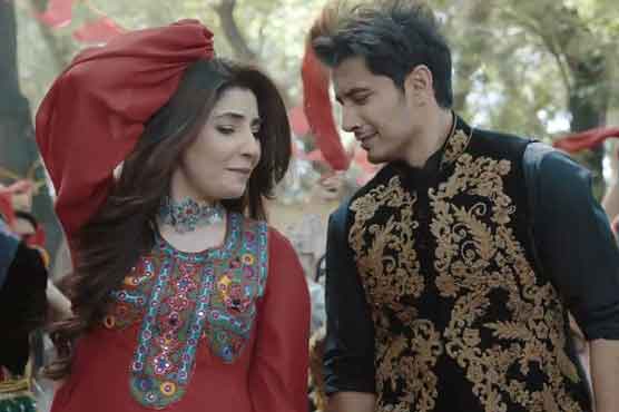 WATCH: Ali Zafar, Gul Panra sing 'Larsha Pekhawar Ta'