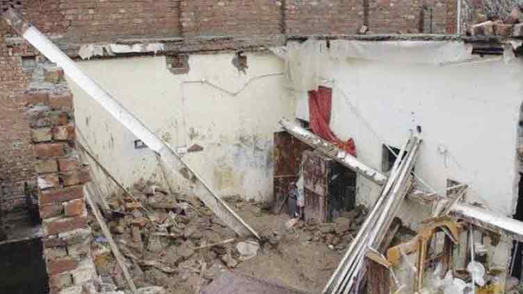 Five die as thunderstorm, hails pound parts of country