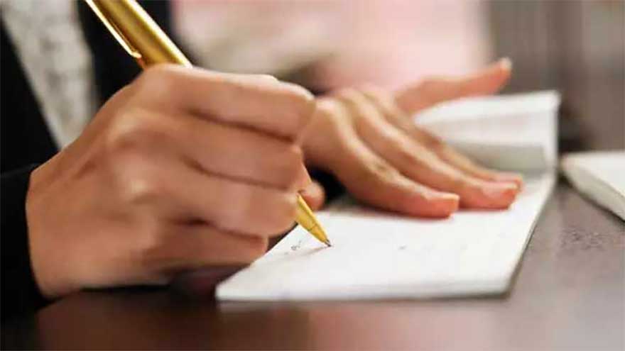Sargodha woman takes husband to court over 'fake' cheque