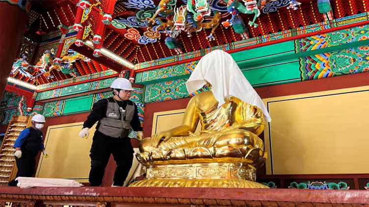 South Koreans mourn historic temple burnt by wildfire, race to save others