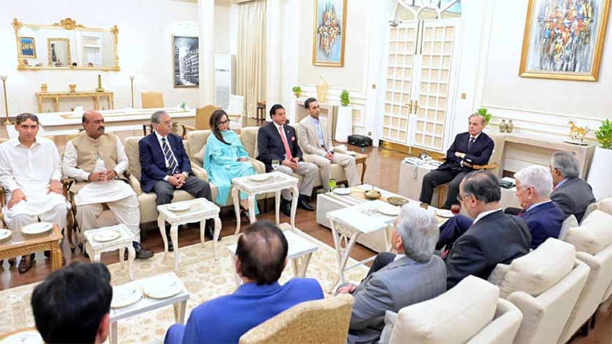 Bilawal-led PPP delegation meets PM Shehbaz to discuss political situation