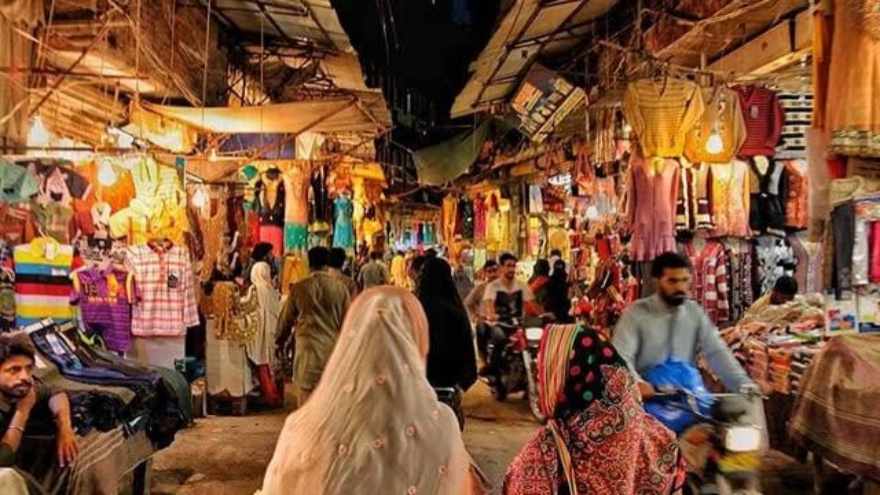 Shops to shut at 8pm nationwide except Sindh in sweeping fuel-saving measures