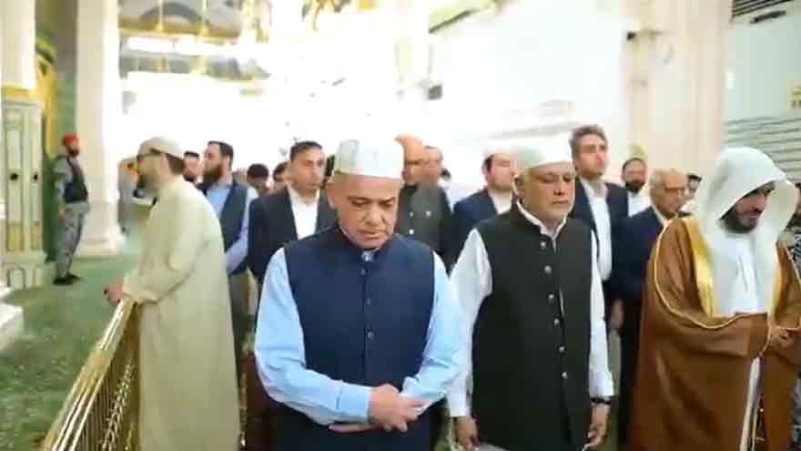 PM pays reverent visit to Prophet's Mosque, prays for world peace