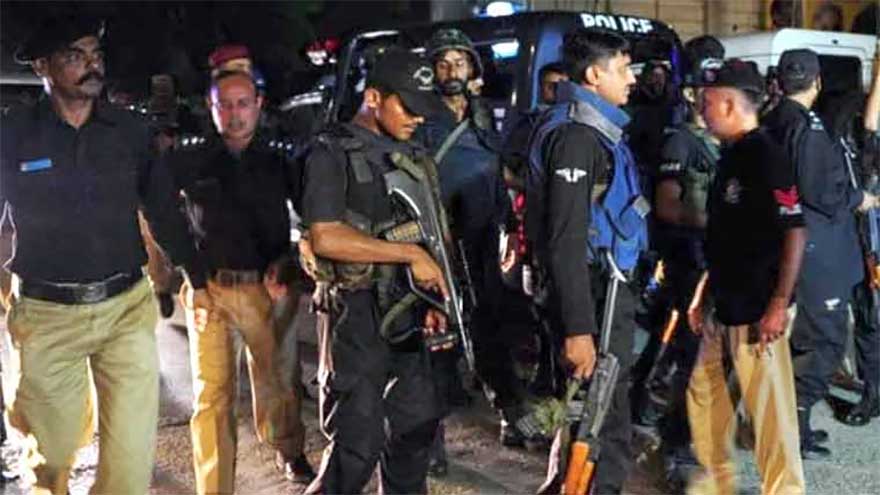 10 suspected robbers arrested after 'encounters' in Karachi