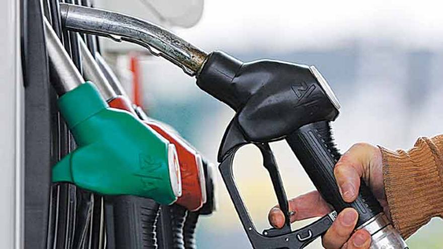 Pakistan raises petrol by Rs6.51, diesel by Rs19.39 per litre for one week