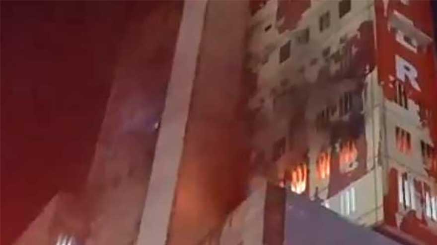 Fire breaks out at mobile market near Saddar in Karachi