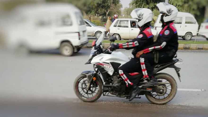 Two police officers robbed near Sheikhupura Saddar, suspects identified