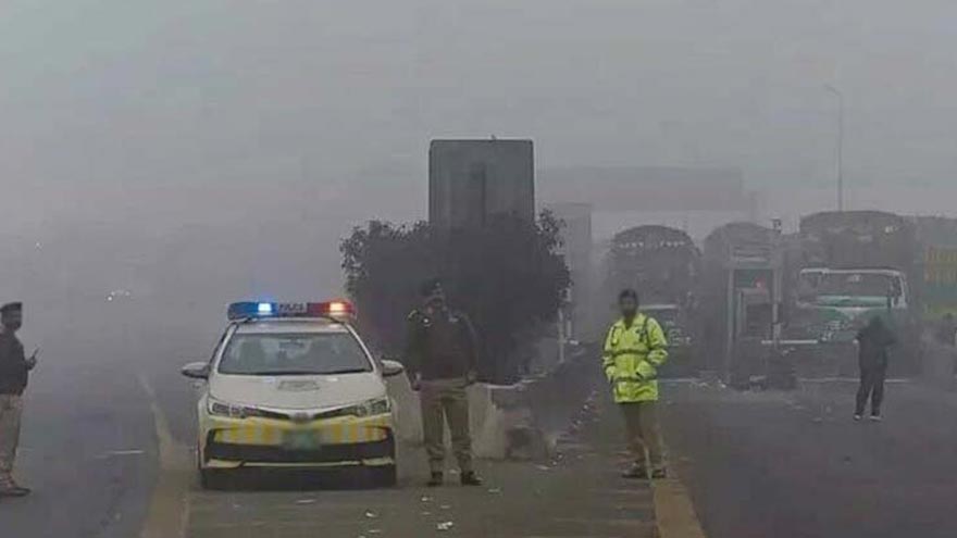 Dense fog hits Punjab, motorways closed due to low visibility