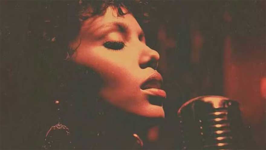 Is Sienna Rose, the popular singer with no public face, an AI artist?