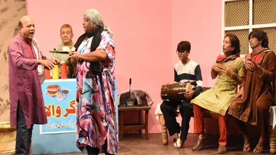 Play 'Wah Tera Kya Kehna' regales audience at Karachi Awami Theatre Festival