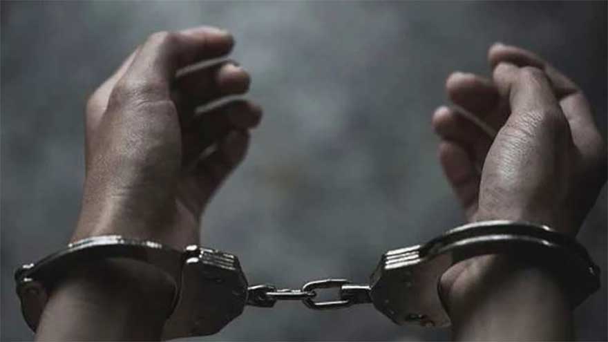 Cop among five held for blackmailing, defrauding citizens