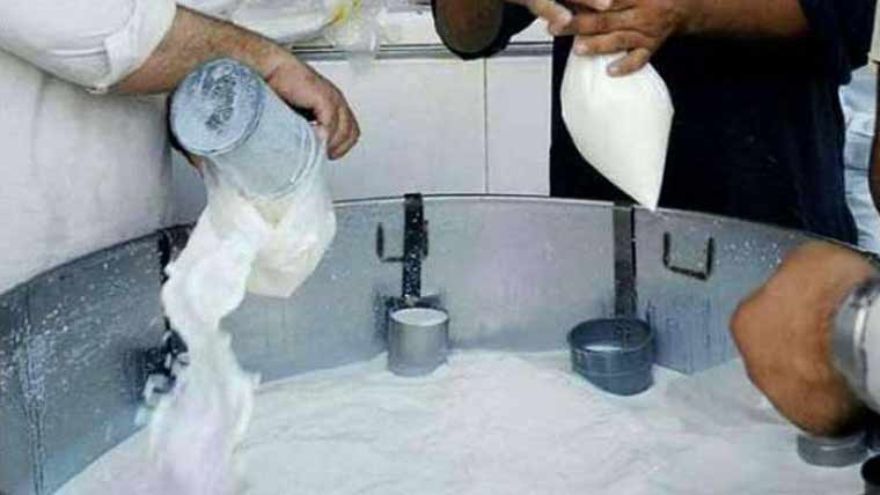 Fresh price hike hits Karachi as milk reaches Rs240 per litre