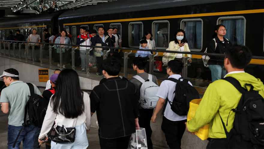 China's railway hit new single-day passenger record on May Day