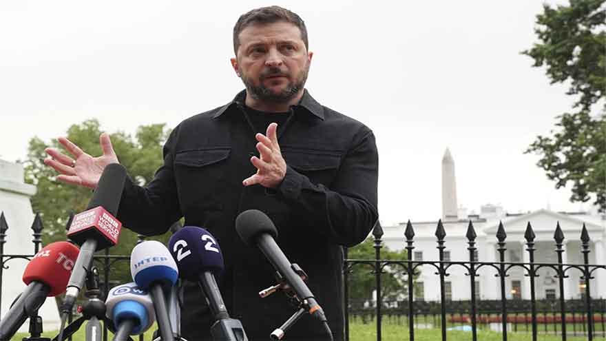 Zelenskyy slams Russia's 'utter cynicism' as strikes kill 5 in Ukraine before announced ceasefire