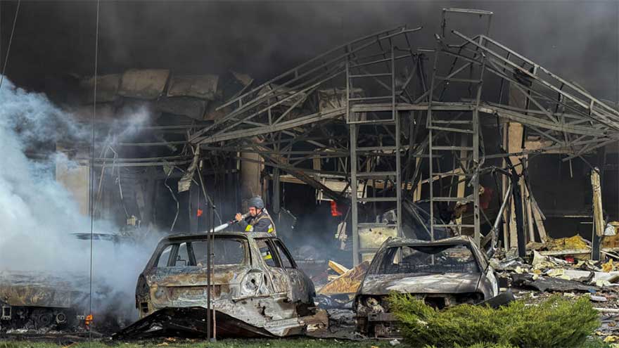 Russian strikes kill 27 in Ukraine