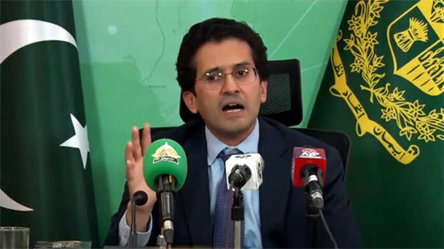 Govt to pass on benefit of falling global fuel prices to consumers: minister