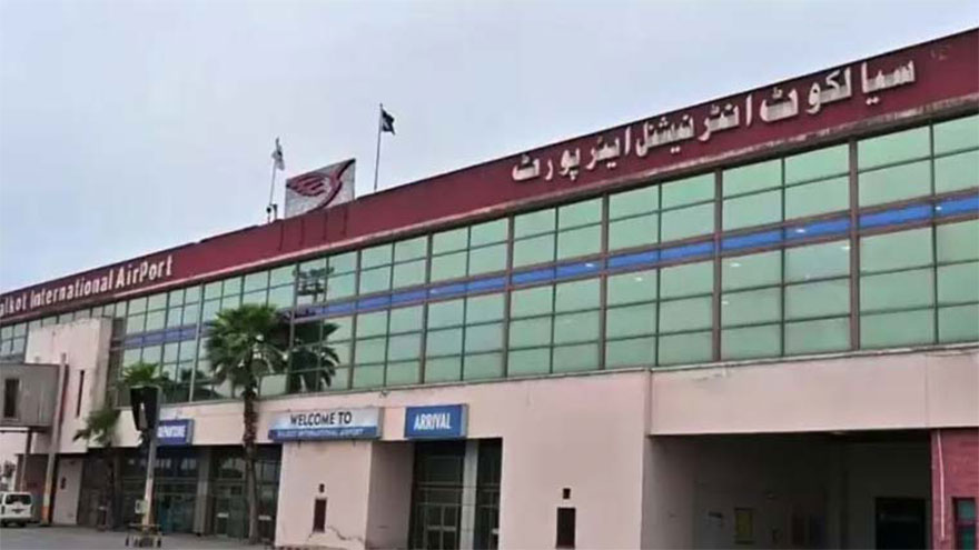 Bad weather affects flight operations in Islamabad, several flights diverted to Sialkot