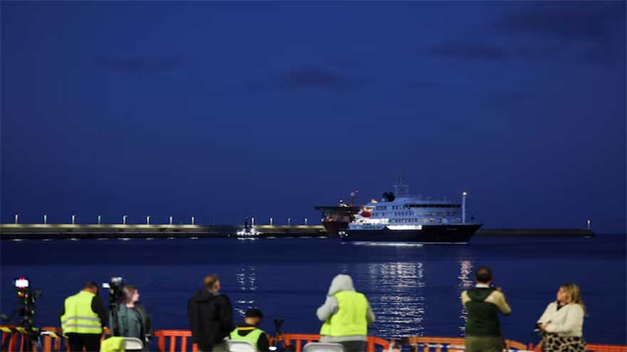 A French and an American passenger from hantavirus-hit ship tested positive for virus